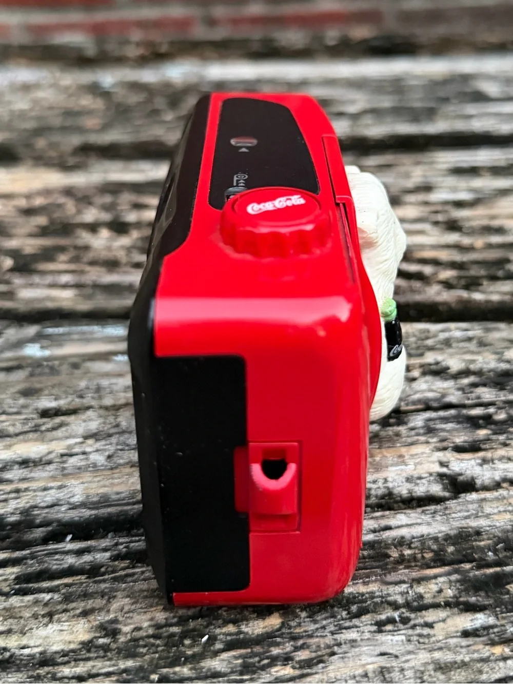 VTG 1999 Coca-Cola Point & Shoot Red Holiday Polar Bear Motorized 35mm Camera P4